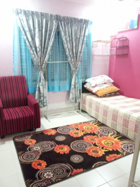 ROOMSTAY SHAH ALAM Private and Exclusive Stay for FEMALE ONLY, No Washing Machine Provided